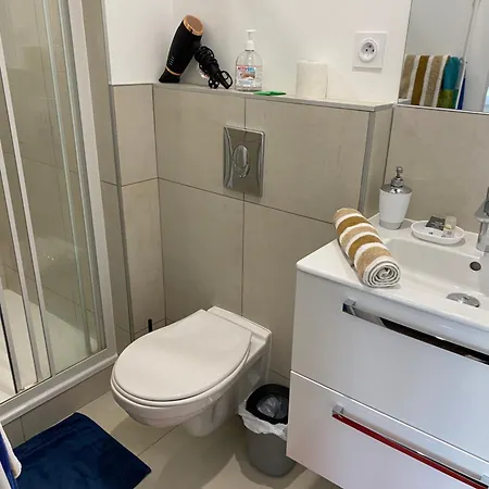 Superbe Parentaledouche Privee Et Wc Prives, Wifi, Cuisine Integree
