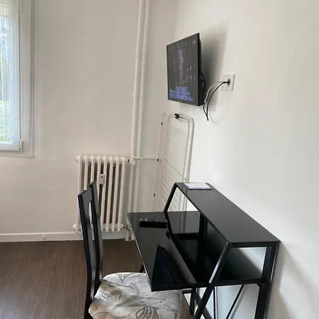 Superbe Parentaledouche Privee Et Wc Prives, Wifi, Cuisine Integree Homestay