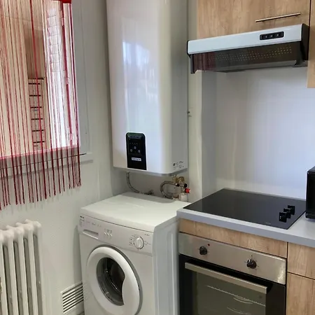 Superbe Parentaledouche Privee Et Wc Prives, Wifi, Cuisine Integree Homestay