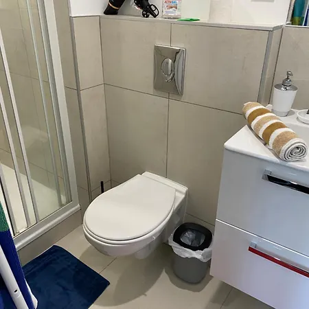 Superbe Parentaledouche Privee Et Wc Prives, Wifi, Cuisine Integree Homestay *