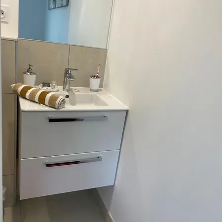 Superbe Parentaledouche Privee Et Wc Prives, Wifi, Cuisine Integree Vandoeuvre-les-Nancy