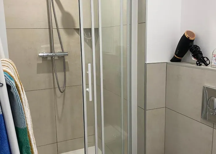 Superbe Parentaledouche Privee Et Wc Prives, Wifi, Cuisine Integree 旺德夫尔莱南锡