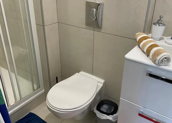 Superbe Parentaledouche Privee Et Wc Prives, Wifi, Cuisine Integree 民宿 *